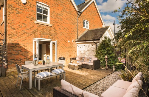 Camber Cottage | Camber Beach House - a cottage that sleeps 6 guests in 3 bedrooms