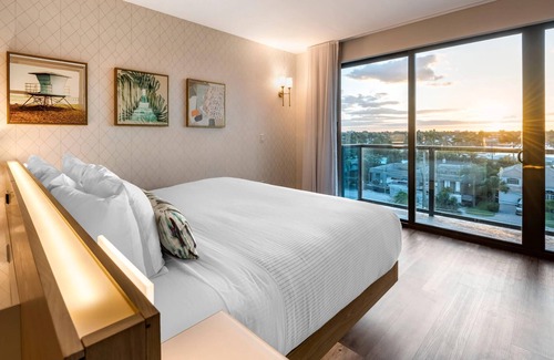 Lauderdale Beach Hotel | Cambria Hotel Fort Lauderdale Beach