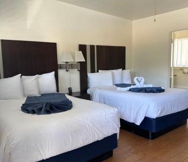 Cambria Hotel | Cambria Palms Motel