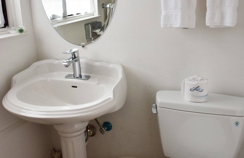 Cambria Hotel | Cambria Palms Motel