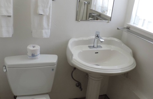 Cambria Hotel | Cambria Palms Motel