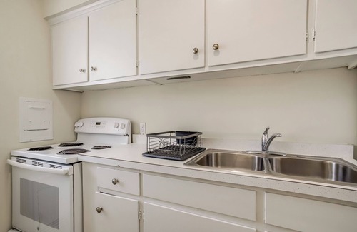Cambridge Apartment | Cambridge Apt in Walkable Neighborhood