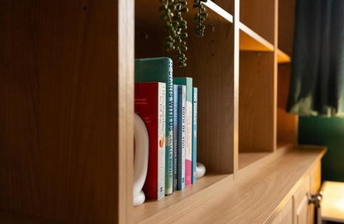 Great Shelford Apartment | Cambridge House near Addenbrookes, parking and WiFi