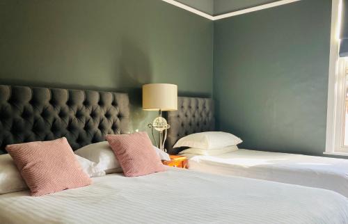 Warwick House | Cambridge Villa