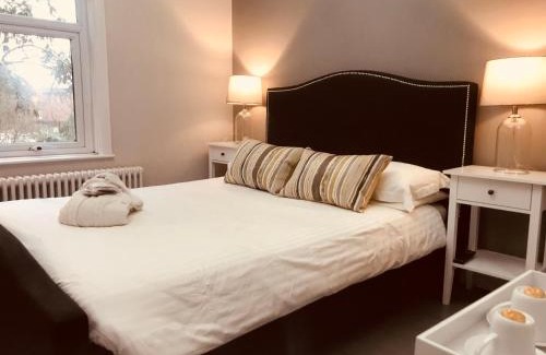 Warwick House | Cambridge Villa