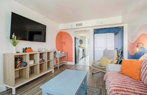 Myrtle Beach Condo | Camelot By The Sea 1610- Oceanfront 1 BR- Pool