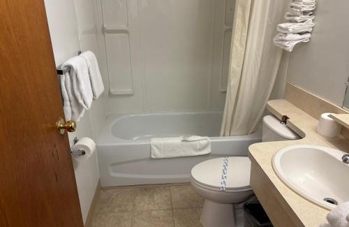 Prince George Hotel | Camelot Court Motel