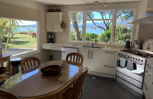 Richmond House | Camelot Island Retreat - Absolute Waterfront Getaway