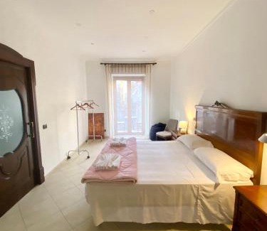 Montecalvario House | Camera matrimoniale con terrazzo