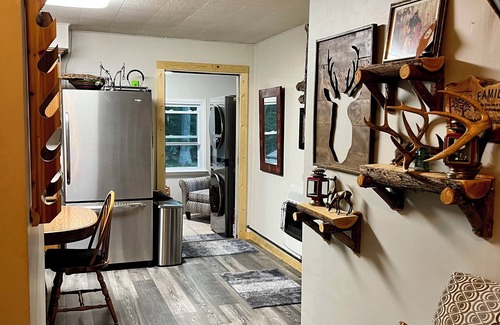 Harrison Cabin | Camp18, peaceful cabin in the woods, trail access, come ride in Leota.