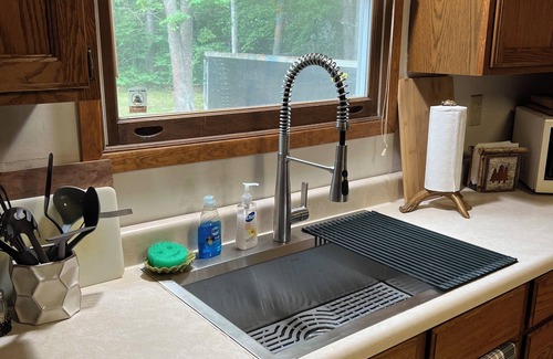 Harrison Cabin | Camp18, peaceful cabin in the woods, trail access, come ride in Leota.