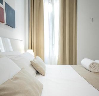 Encarnacion-Regina Apartment | Campana Center Apartments by Valcambre