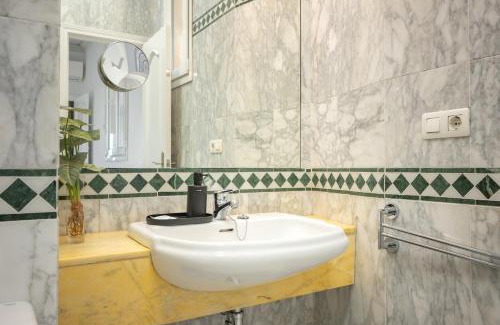 Encarnacion-Regina Apartment | Campana Center Apartments by Valcambre