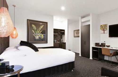 Meeniyan Apartment | Campania Non Spa Suite