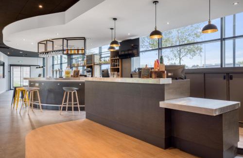 Saint-Jacques-de-la-Lande Hotel | Campanile Rennes Sud - Saint Jacques