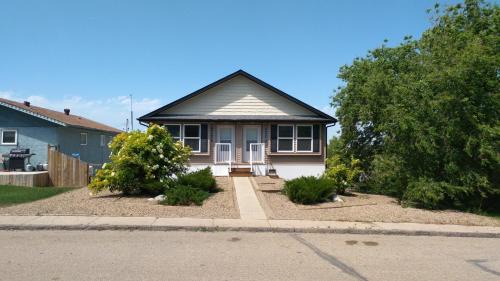 Gull Lake Apartment | Campbell's Accommodations