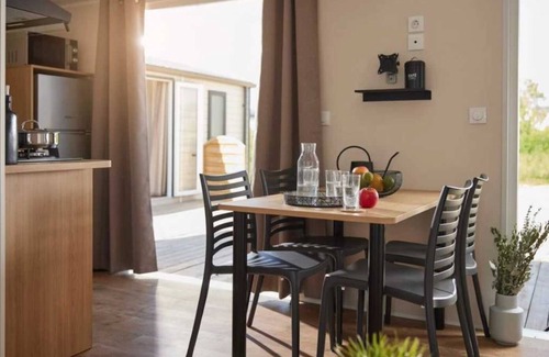 Collonges-la-Rouge House | Camping 3 étoiles - eeiich