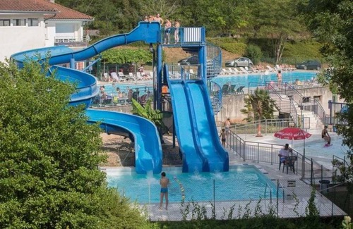 Collonges-la-Rouge House | Camping 3 étoiles - eeiich