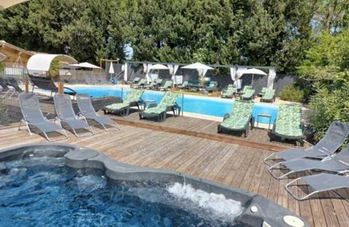 Paluds de Noves Ski Chalet | Camping 4 étoiles - Piscine - eehfa0