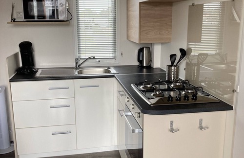 Zonnemaire Ski Chalet | Camping Hofstede Zonnevliet - Zeeuwse Knoop