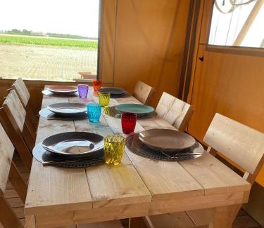 Zonnemaire Ski Chalet | Camping Hofstede Zonnevliet - Safaritent