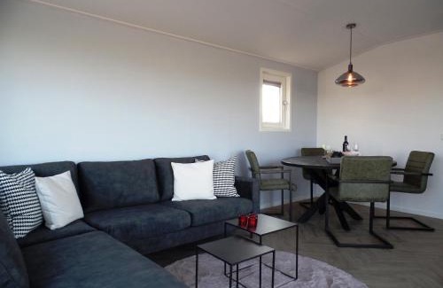 Zonnemaire Ski Chalet | Camping Hofstede Zonnevliet - Buitenlust