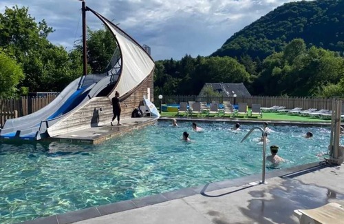 Vic-sur-Cere House | Camping - Piscine - ccbbdad