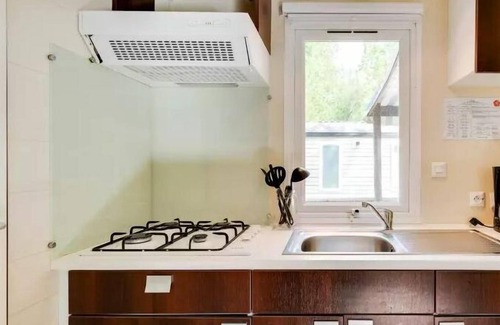 Serignan-Plage House | Campsite Le Clos Virgile * - Mobile Home 4 Rooms 6 People Air Conditioned + TV