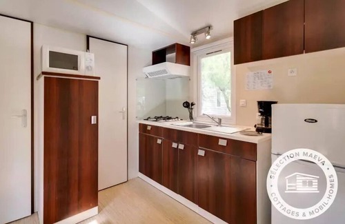 Serignan-Plage House | Campsite Le Clos Virgile * - Mobile Home 4 Rooms 6 People Air Conditioned + TV