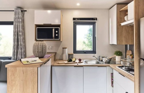 Jard-sur-Mer House | Campsite maeva Breathe Summer fragrances * - Premium Dune Cottage 3 Parts 4/6 People + TV