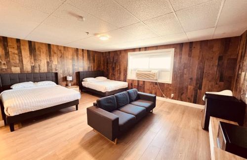 Camrose Hotel | Camrose Le Chateau Hotel