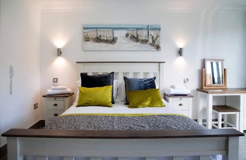 Nantgarw Bed & Breakfast | Canada Lodge and Lake