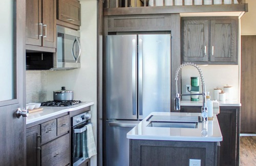 Key Largo RV Rental | Canal-Front RV Retreat in Key Largo Water Access