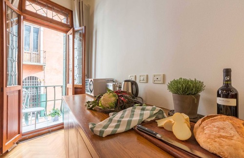 Castello Apartment | Canal View Venetian Style Apartment in Top Location