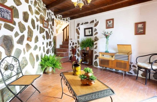 Los Realejos Cottage | Canarian House, sea views, jacuzzi and pool