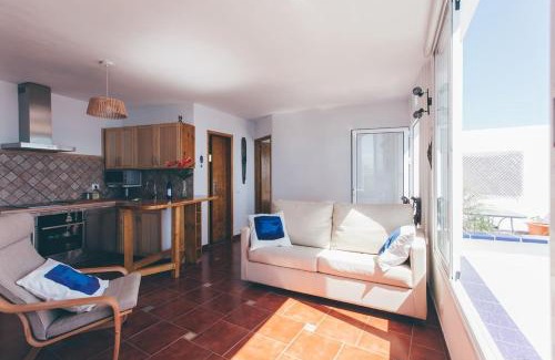 Santa Cruz de Tenerife Apartment | Canary casita next to the Atlantic Ocean