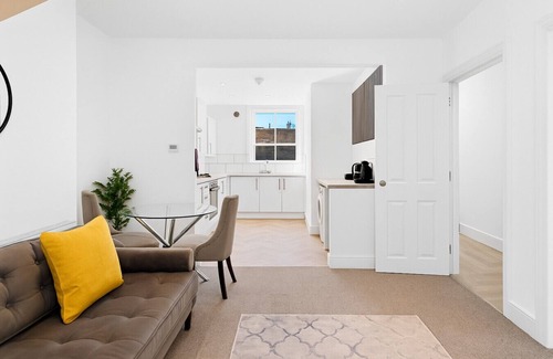 Canary Wharf House | Canary Wharf | Contractors | Monthly Deals | 4 Bed