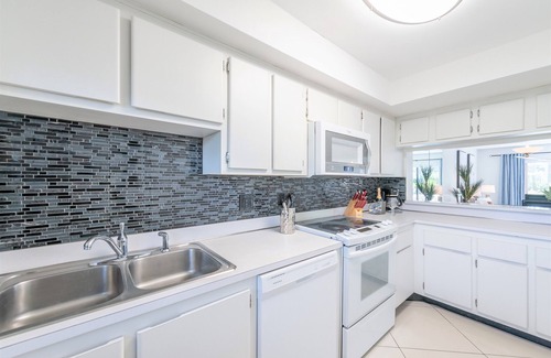 Port Canaveral Condo | Canaveral Towers by Happy Palm Stays