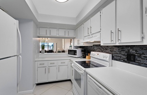 Port Canaveral Condo | Canaveral Towers by Happy Palm Stays