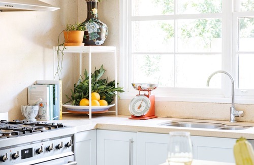 Reid House | Canberra Heritage House, across from the Australian War Memorial, walk to CBD