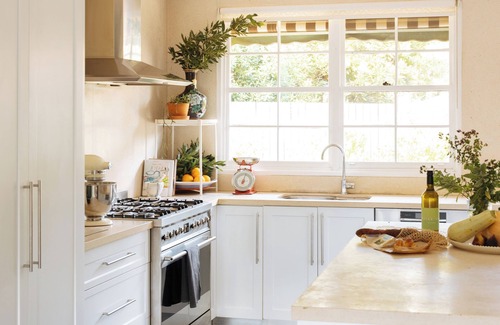 Reid House | Canberra Heritage House, across from the Australian War Memorial, walk to CBD