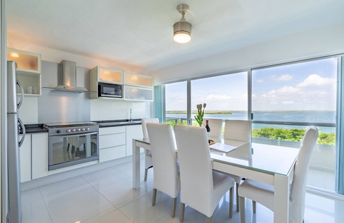 Zona Hotelera Apartment | Cancun Chic, beachfront apartment, 3 bedrooms, 3 bathrooms
