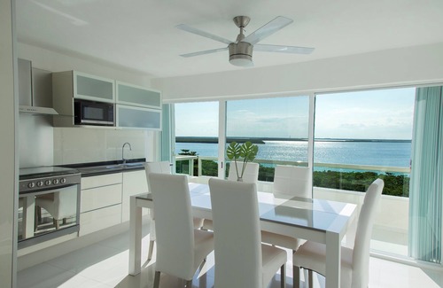 Zona Hotelera Apartment | Cancun Chic, beachfront apartment, 3 bedrooms, 3 bathrooms