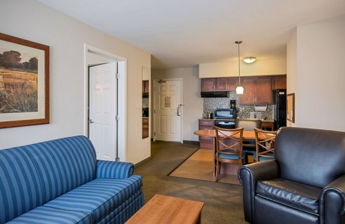 Cranberry Township Hotel | Candlewood Suites Pittsburgh Cranberry by IHG