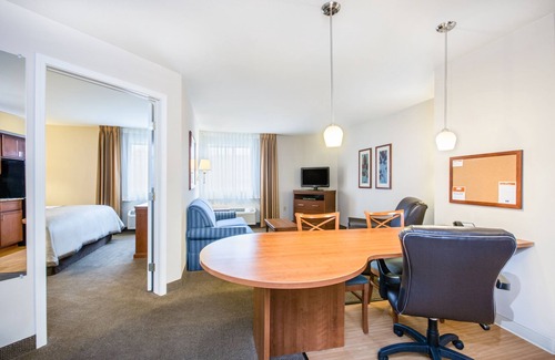 Cranberry Township Hotel | Candlewood Suites Pittsburgh Cranberry by IHG