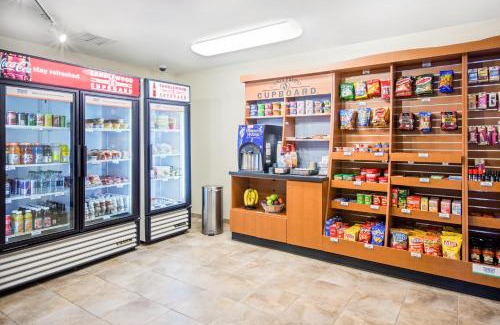 Cranberry Township Hotel | Candlewood Suites Pittsburgh-Cranberry by IHG