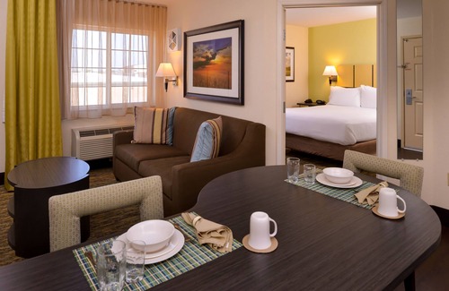 Normal Hotel | Candlewood Suites Bloomington, an IHG Hotel