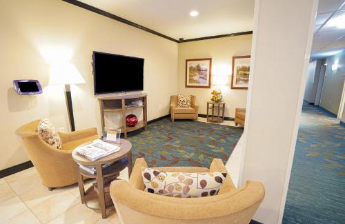 Boise Hotel | Candlewood Suites Boise - Towne Square by IHG