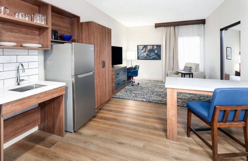 Columbus Hotel | Candlewood Suites Columbus North by IHG