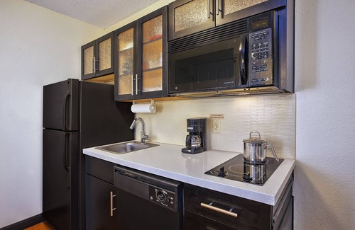 Castleton Hotel | Candlewood Suites Indianapolis by IHG